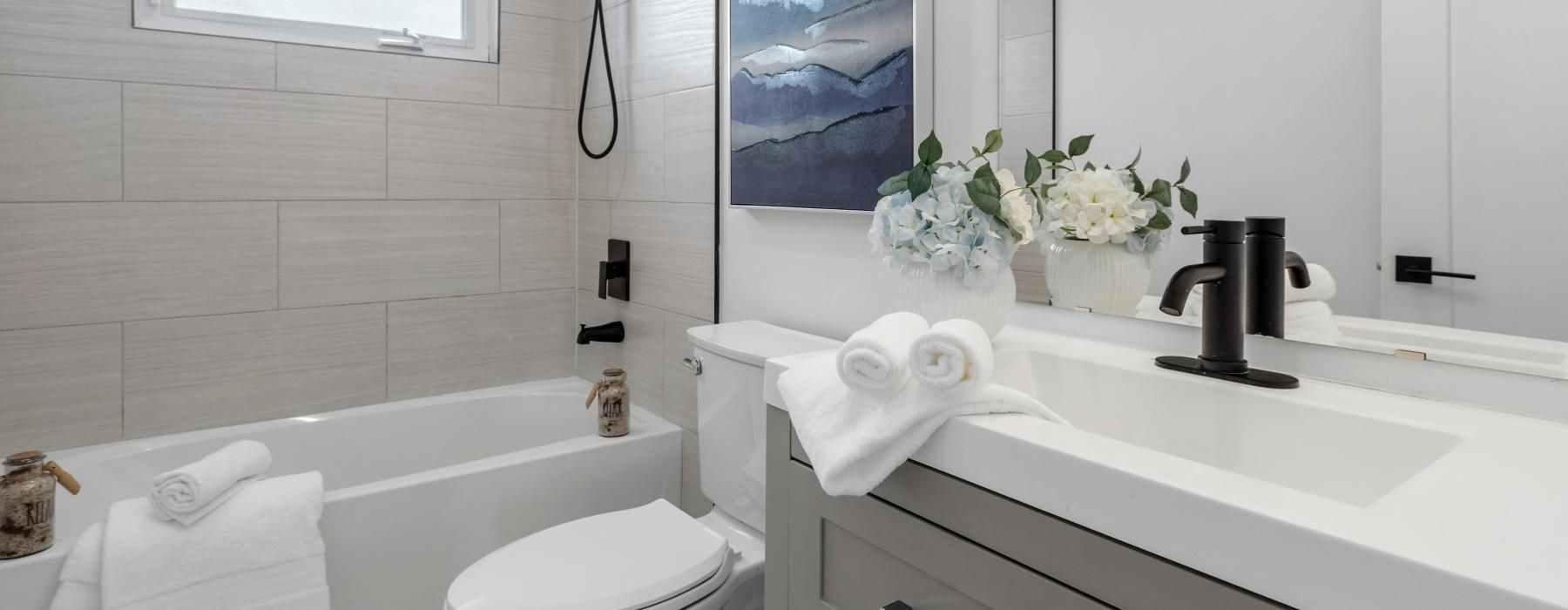 a bathroom with a tub, toilet and sink